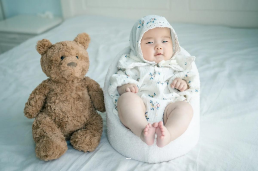 遵义宝宝挠耳朵是怎么回事